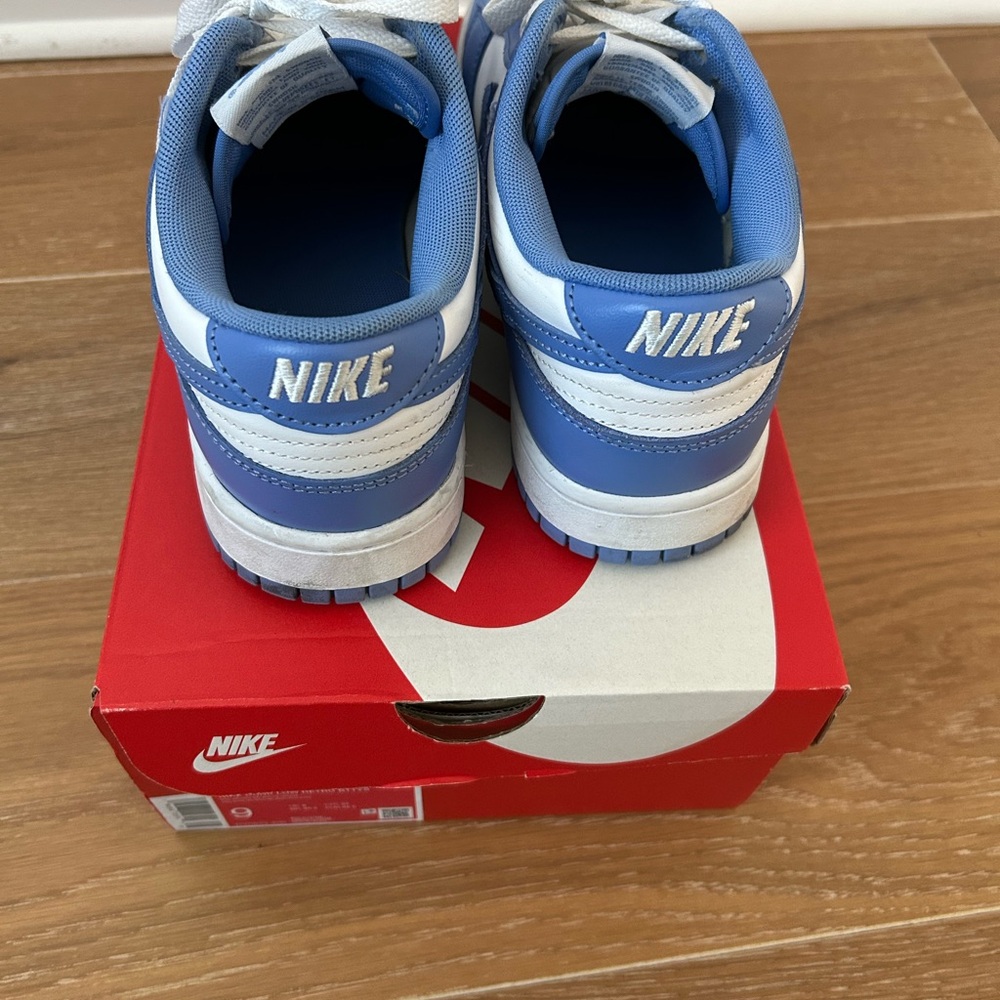 Duck polar blue size 9, like new with creases - Picture 3 of 4